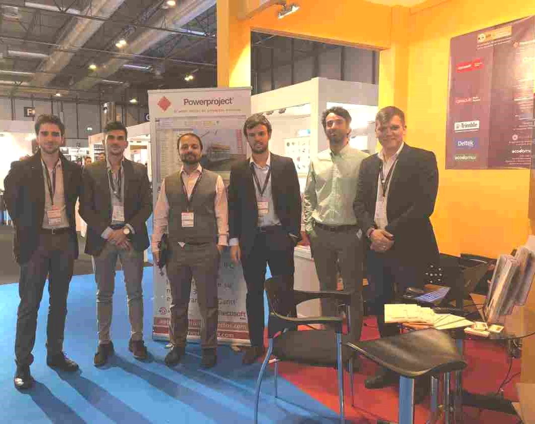 The APP Consultor&iacute;a team at an industry exhibition