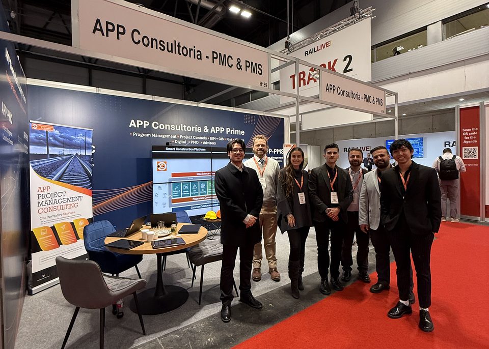 The APP Consultor&iacute;a team at the company stand at Rail Live in Madrid
